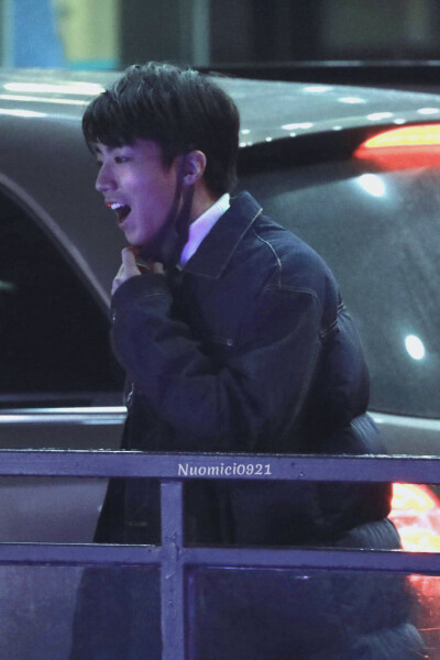 王俊凯 20171214《快乐大本营》录制下班 cr：logo