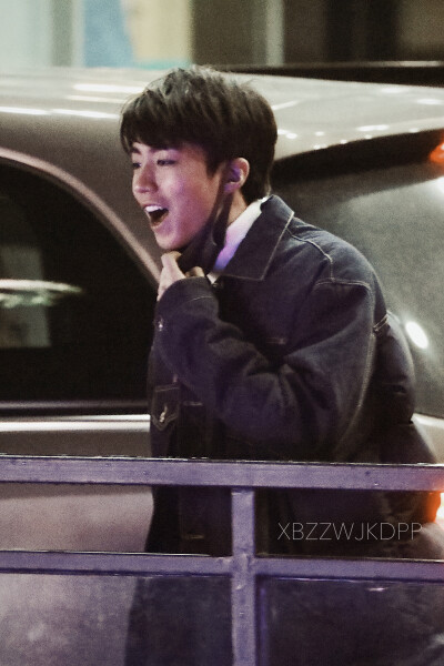 王俊凯 20171214《快乐大本营》录制下班 cr：logo