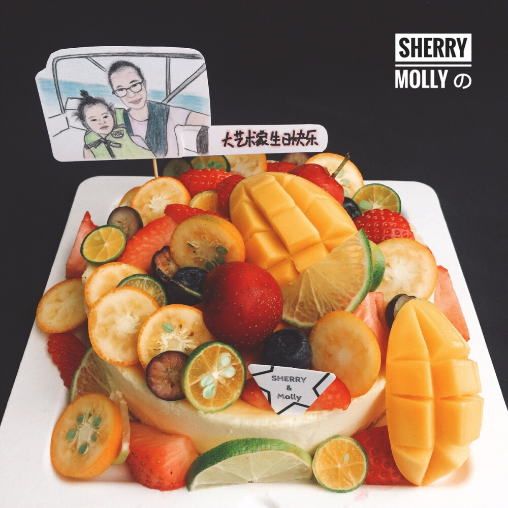 #SHERRY Molly家の下午茶#—『芝士cake』老客人订的cake 要求水果多一些 所以最后摆着摆着就成了水果拼盘了料足好味得生日cake哟
btw：最近要订cake的or平安夜圣诞节要订cake的一定要尽早跟我订 千万千万不要临时来找我 我怕太晚了可能挤都挤不出时间来帮你们啦thanks～