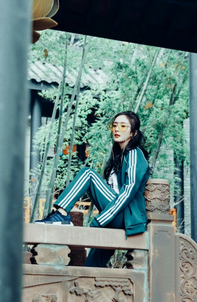 杨幂 Adidas Originals大中华区品牌形象代言人 杨幂 ELLE