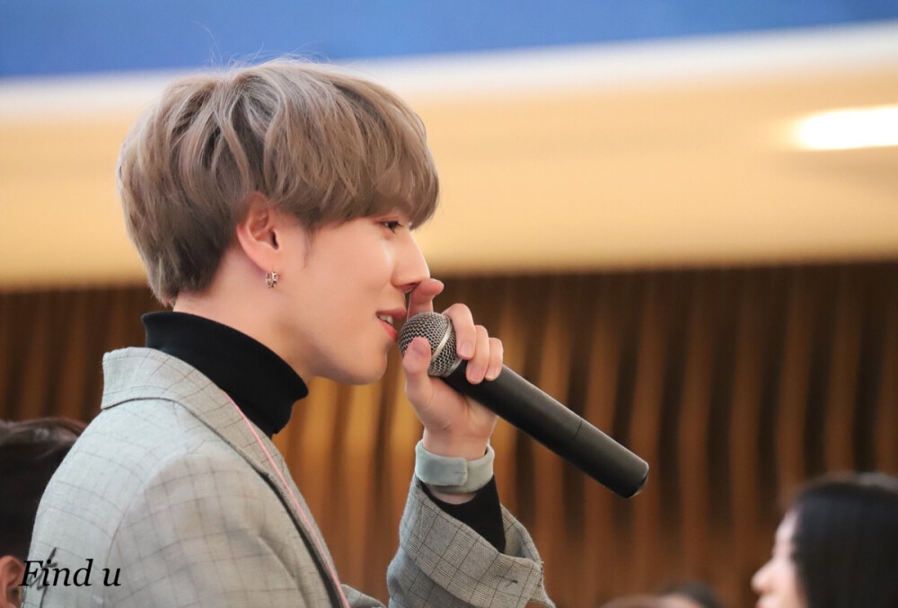  Yugyeom Cr: logo 