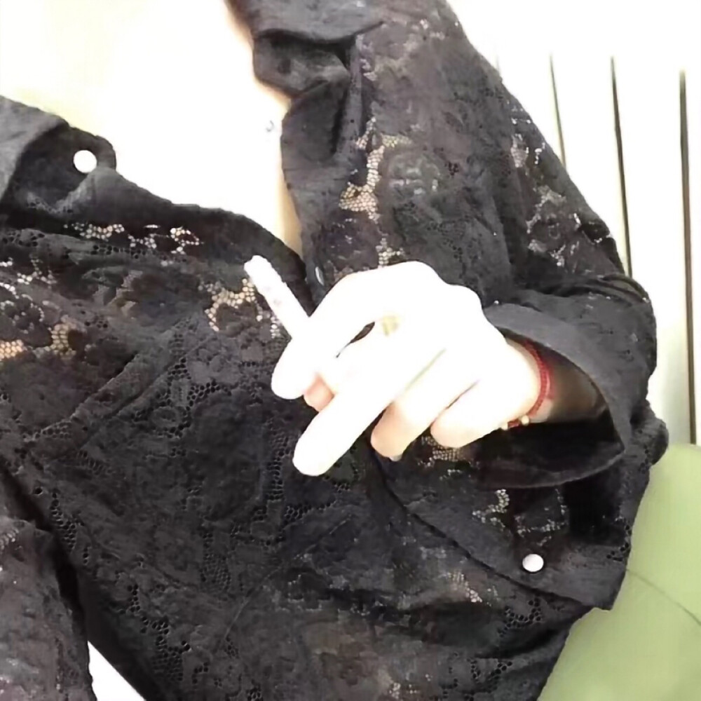 女头 孤独 悲伤 黑白 口罩 伤心 短发 酷 韩系 日系 背影 长发 低头