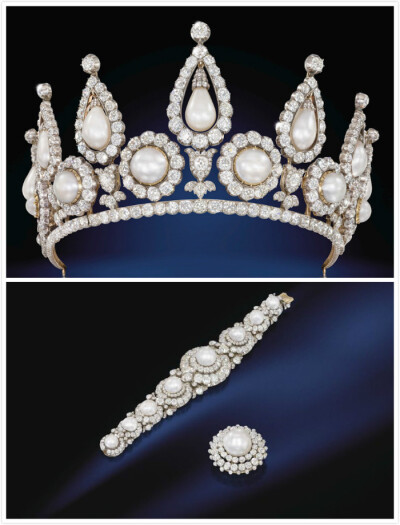 The Rosebery pearl and diamond tiara，曾属于Rosebury伯爵夫人Hannah。周长29.7厘米，约1878年，由英国皇家珠宝商Garrard & Co.制造，镶嵌天然海水珍珠、老矿式切割钻石。