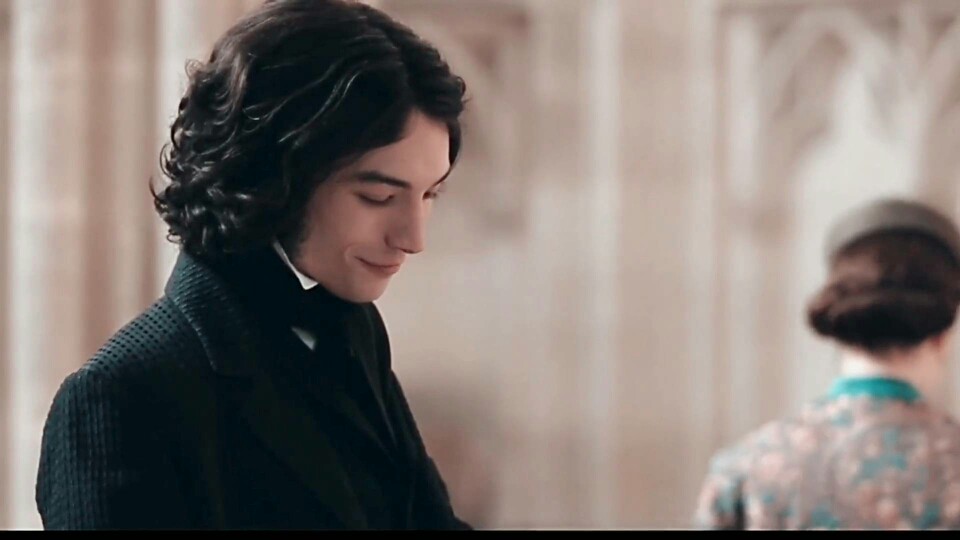 Ezra Miller（侧颜真好看(´▽`ʃƪ)）