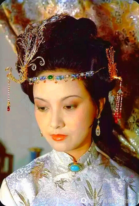 邓婕