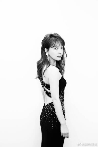 吴昕 2017搜狗IN全景•臻选礼IN风尚，荣获“年度跨界艺人”奖项