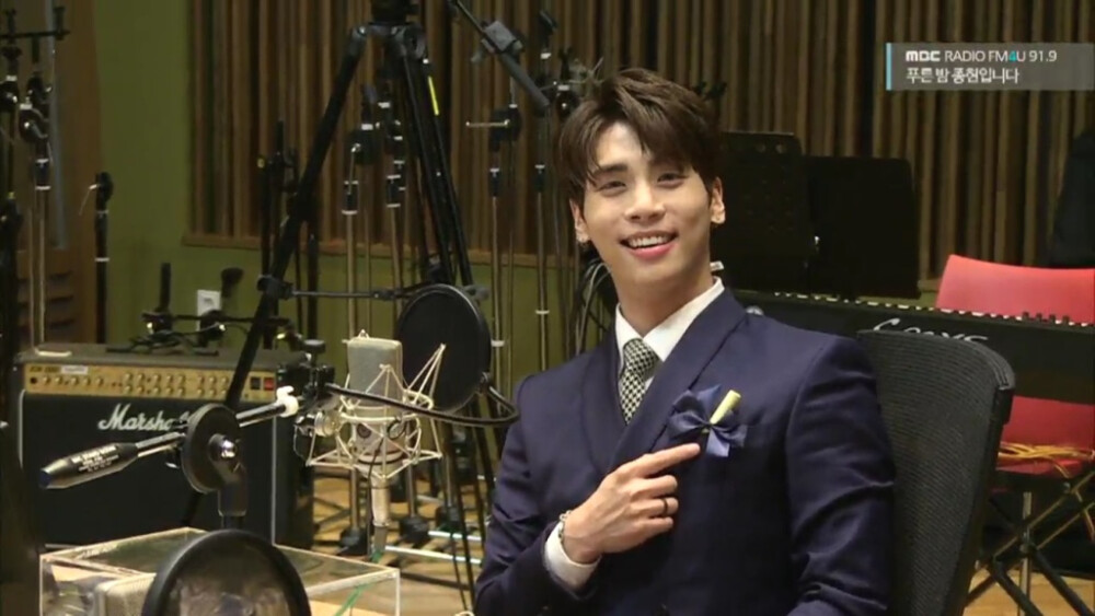 shinee最好的主唱暖心小哥哥钟铉辛苦了永远爱你