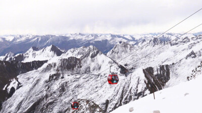 “后来发现 心里没你 海就是海 雪就是雪 没有其它的含义 至于别的改变 那就是事事顺利 天天开心”
​