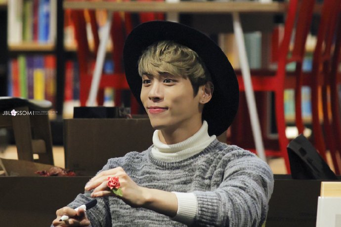 shinee最好的主唱暖心小哥哥钟铉辛苦了永远爱你