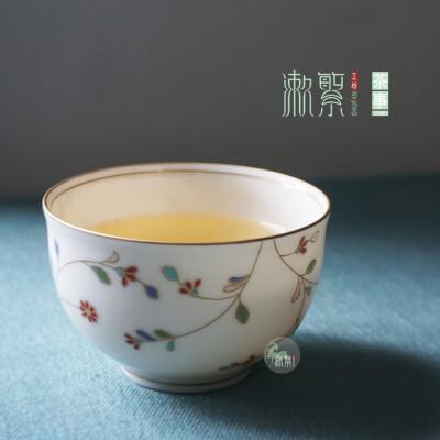 日本进口幸山窑彩绘描金唐草轻量高温骨瓷茶碗茶具主人杯茶道礼品