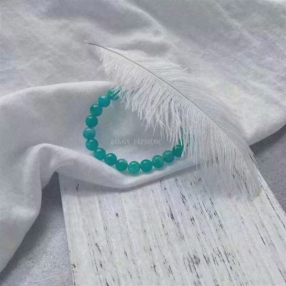 |UKVSTUDIO·天河石 amazonite|
-这是幸运和机遇的代名词，让人一眼看到就开心不已的颜色。增强勇气和自身的信念，化解?；肜?。强化第六感和感应的能力，可以说是非常适合伶俐的小女生了。