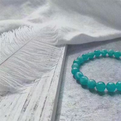 |UKVSTUDIO·天河石 amazonite|
-这是幸运和机遇的代名词，让人一眼看到就开心不已的颜色。增强勇气和自身的信念，化解危机与困难。强化第六感和感应的能力，可以说是非常适合伶俐的小女生了。