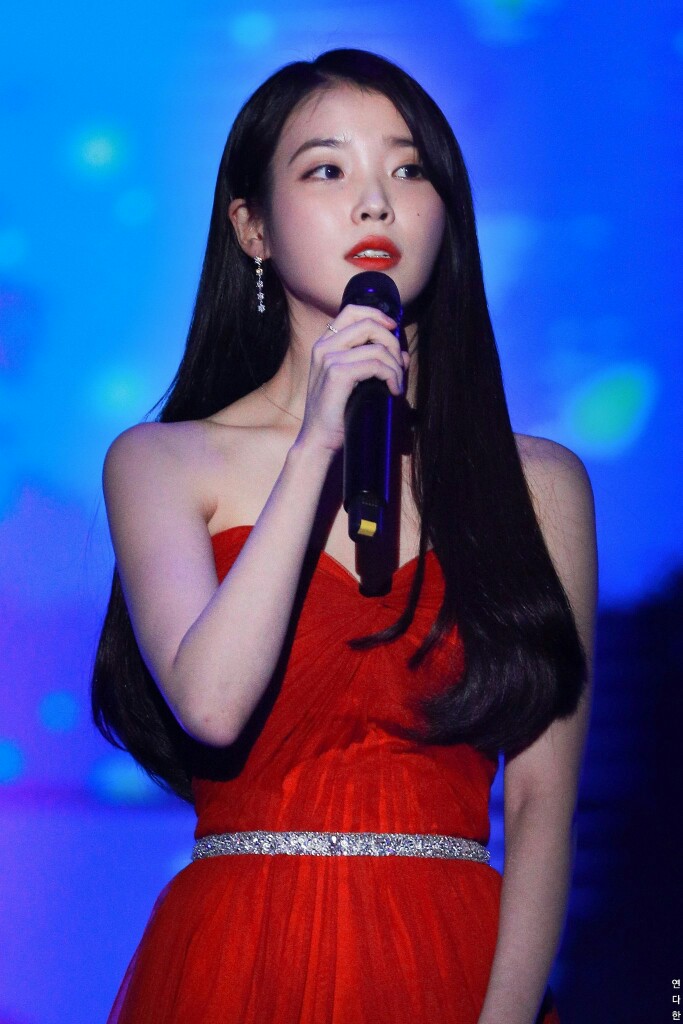 IU 李知恩 