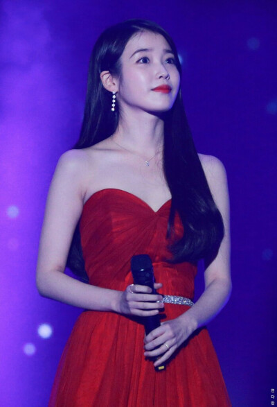 IU 李知恩 