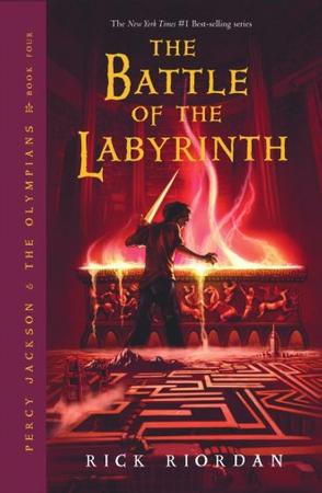 《The Battle of the Labyrinth (Percy Jackson and the Olympians, Book 4)》Rick Riordan 这个系列第四本，最后一本，明年再说吧~
