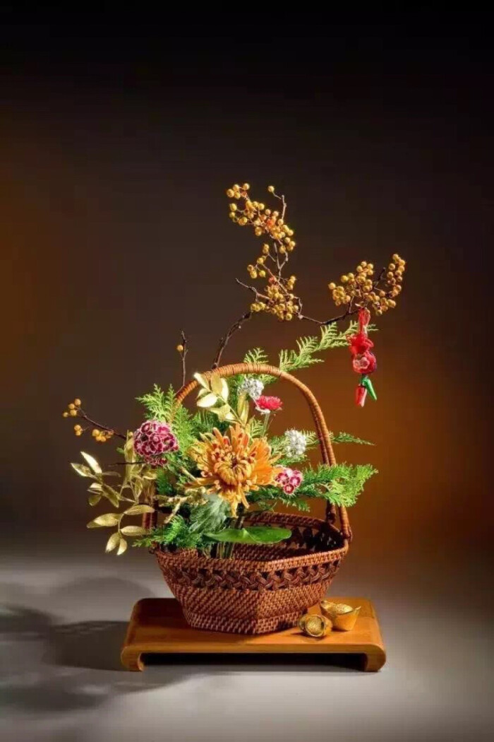 岁朝插花 是迎接新年最雅致的方式之一 农历正月初一 以花供奉 以花装饰房间 以花招祥祈福 辞旧迎新的美好期盼 随缘珍重的生活哲学 才是对岁月恩赐最虔敬的 清供 堆糖 美图壁纸兴趣社区