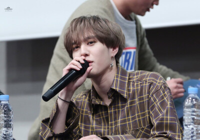 Yugyeom Cr: logo 