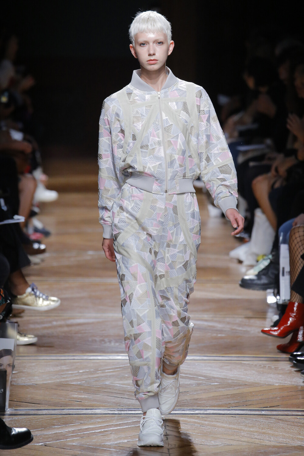 2018春夏高级成衣
ANREALAGE