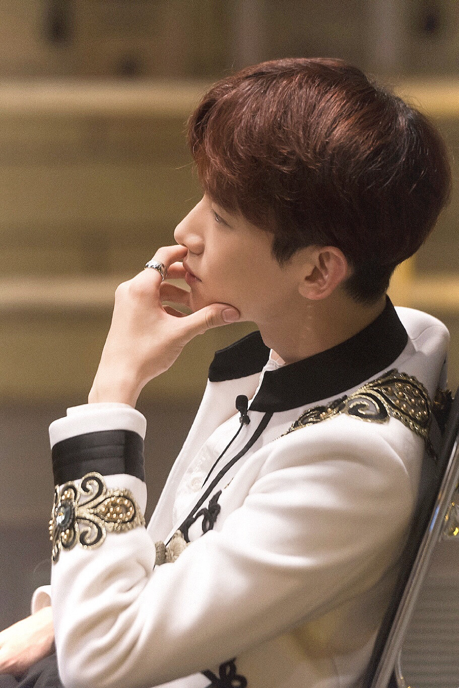 白敬亭明星大侦探3凰权奕天下cr日日吃糖