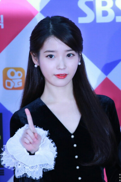 IU 李知恩 