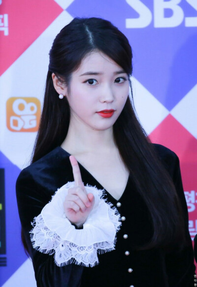 IU 李知恩 