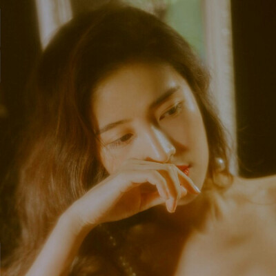 世中仙儿の
女生头像［气质］［高冷］［原宿风］