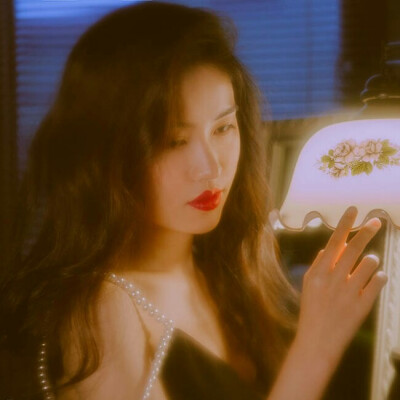 世中仙儿の
女生头像［气质］［高冷］［原宿风］