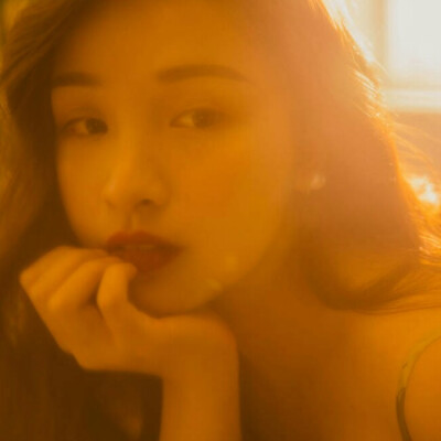 世中仙儿の
女生头像［气质］［高冷］［原宿风］