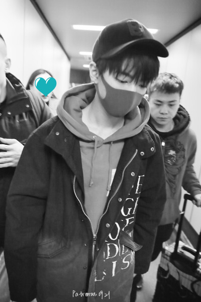 王俊凯 2017.12.29 大连-长沙 cr：logo