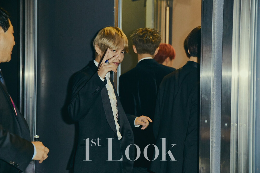 【171230】1stlook FB更新