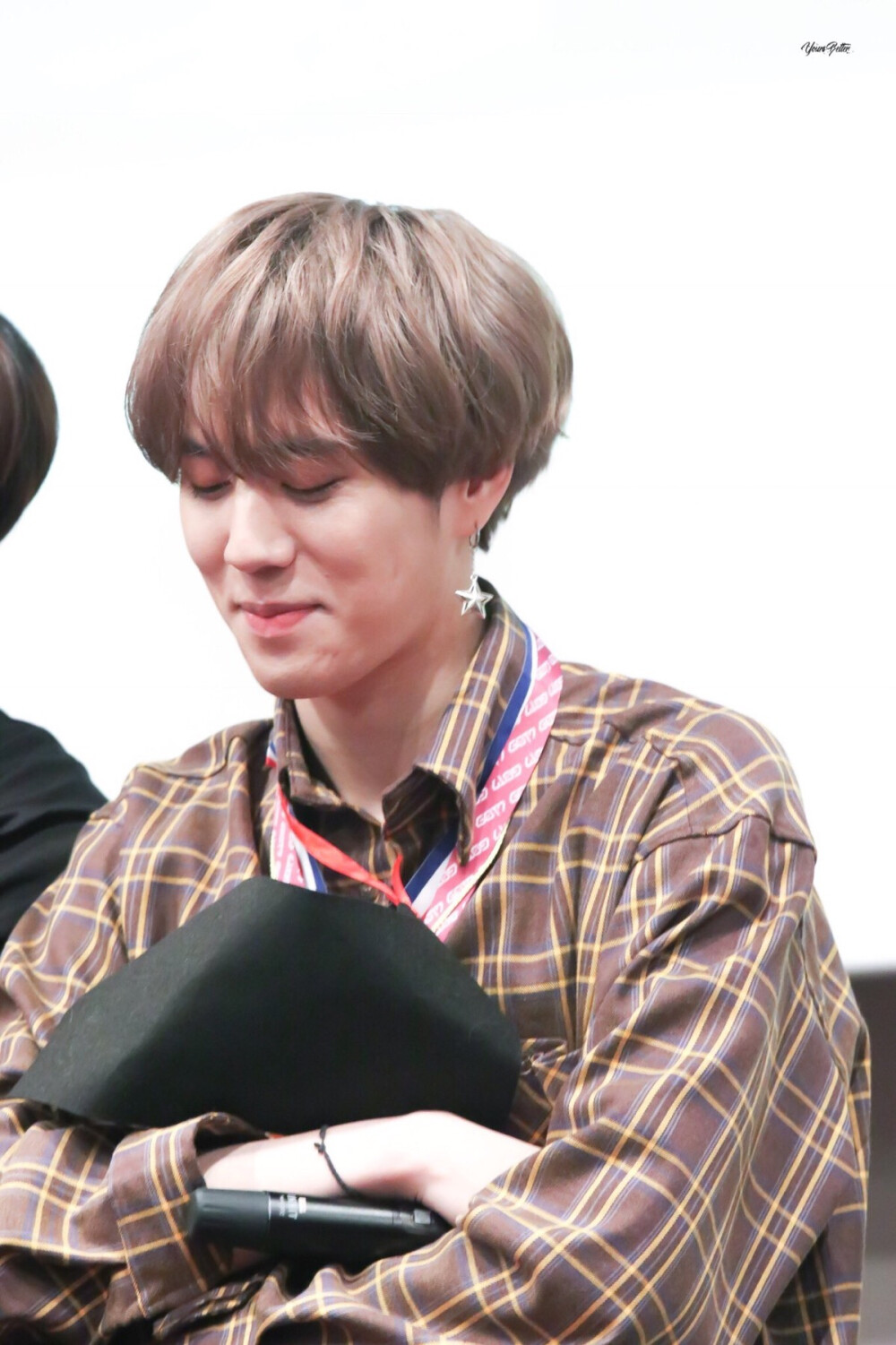 Yugyeom Cr: logo 