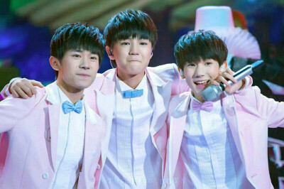 粉色 tfboys 王俊凯 王源 易烊千玺