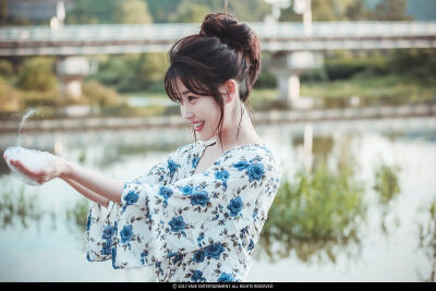 IU：第二张翻唱专辑《花书签2》