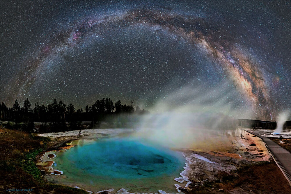 黄石公园！
Milky Way over Yellowstone National Park
Image: David Lane ​​​​