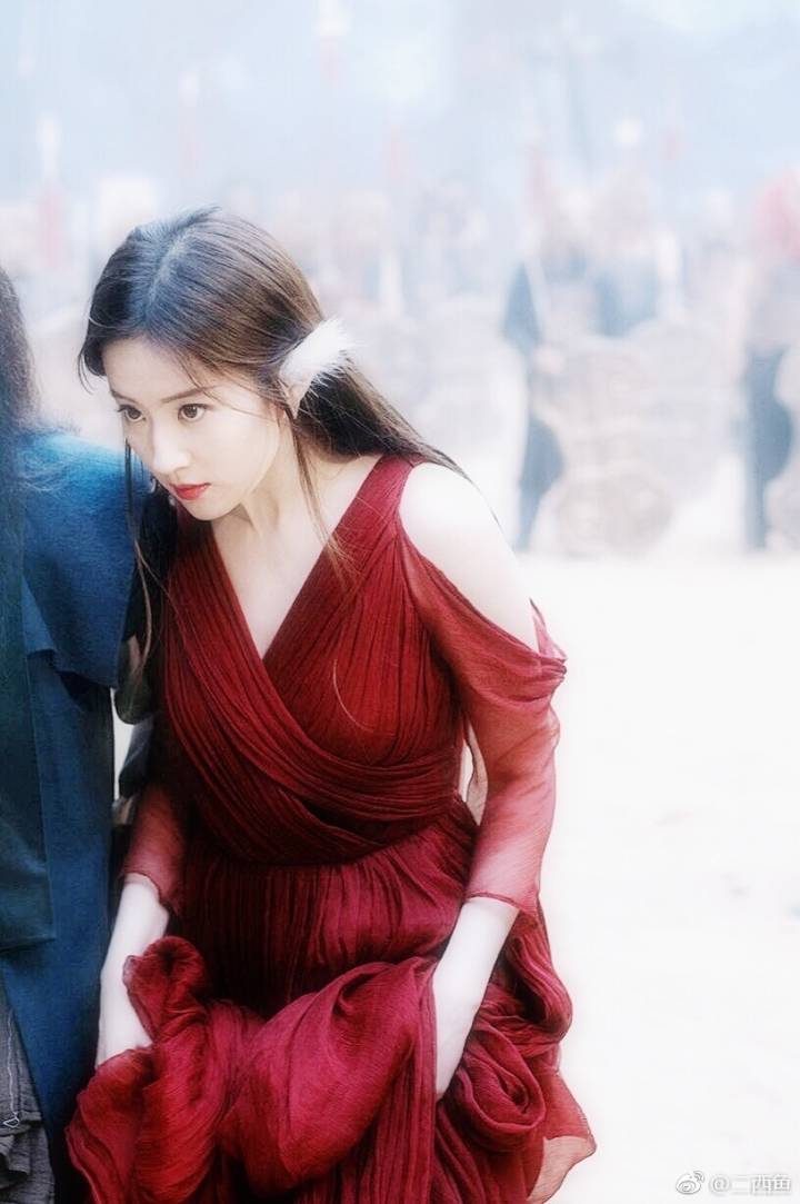 刘亦菲白纤楚二代妖精