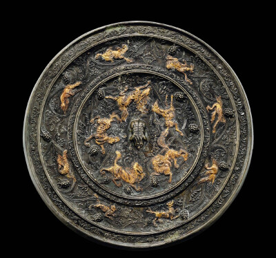 宋或以后 局部鎏金瑞兽葡萄纹铜镜，安思远旧藏
