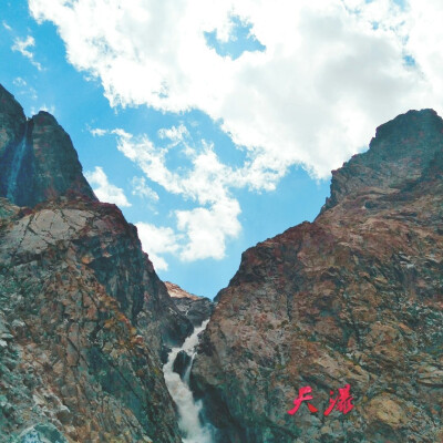 风景 壁纸 手机壁纸 新疆 风景 北疆 好看 山 水 云 蓝天