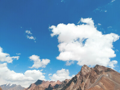 风景 壁纸 手机壁纸 新疆 风景 北疆 好看 山 水 云 蓝天