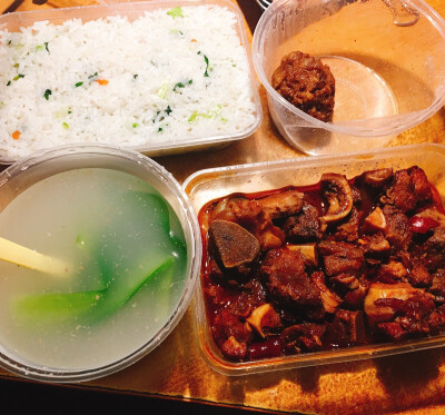 狮子头 排骨 菜饭