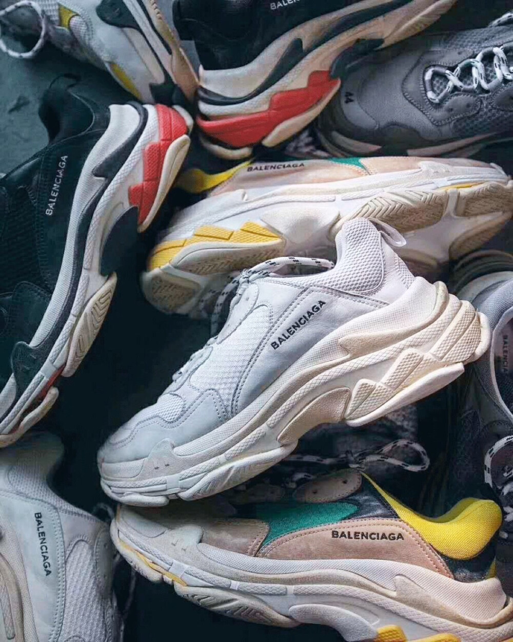 Balenciaga Triple S 老爹鞋