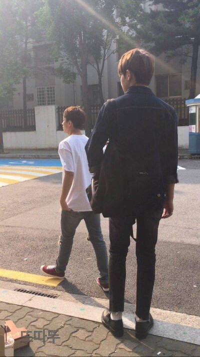 seventeen珉奎
少年的背影