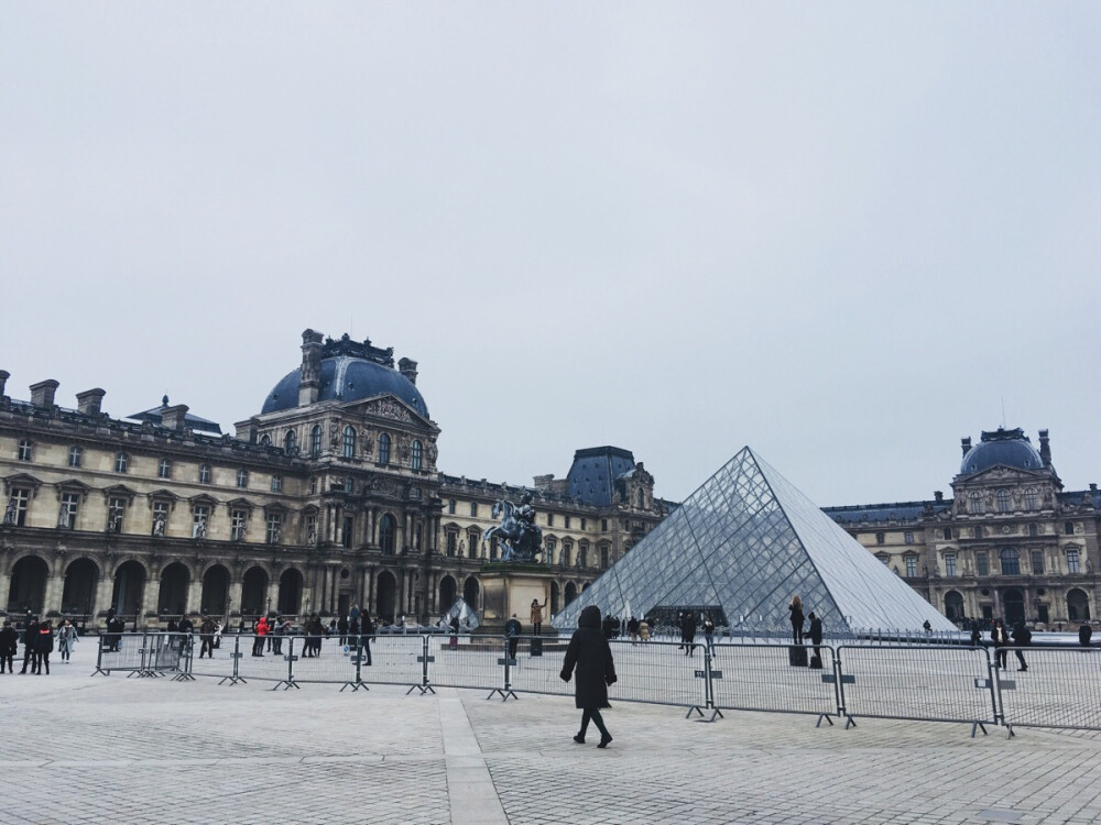 Louvre Museum 卢浮宫