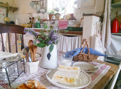 一间可爱的乡间农舍。 搜罗网