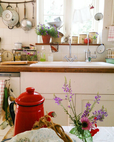 一间可爱的乡间农舍。 搜罗网