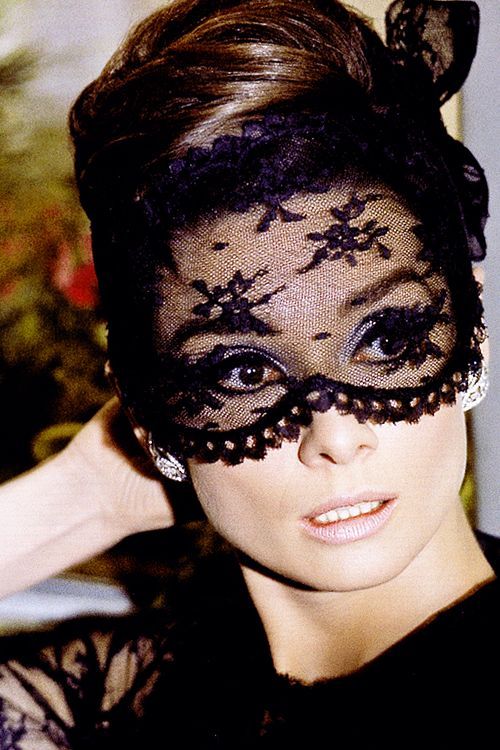 audrey hepburn in how to steal a million (1966). givenchy + cartier diamond earrings.