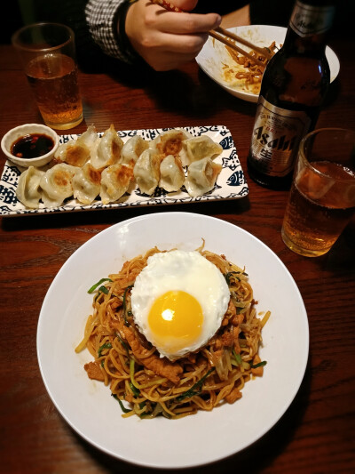 炒面和煎饺