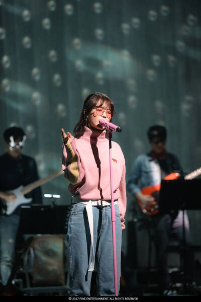 李知恩（IU），1993年5月16日出生于韩国首尔，韩国女歌手、演员、主持人。2008年，在音乐节目《M! Countdown》中以一首《迷儿》正式出道。2011年，凭借歌曲《好日子》在韩国走红，并发行专辑《Last Fantasy》；同年…