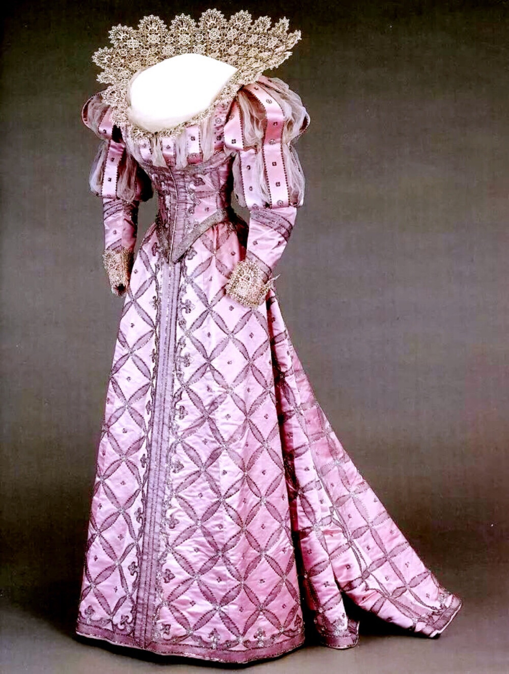 19世纪法国女性服饰图片