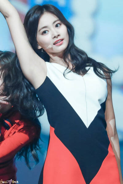 周子瑜 쯔위 Tzuyu
TWICE成员