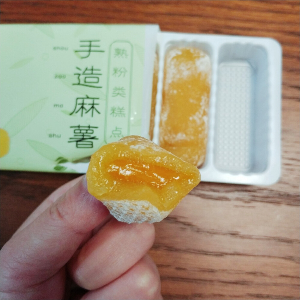 良品铺子的麻薯，芒果味的。
一打开，就闻到浓郁的芒果味，软糯，心略有点甜，总体好吃～喜欢麻薯～